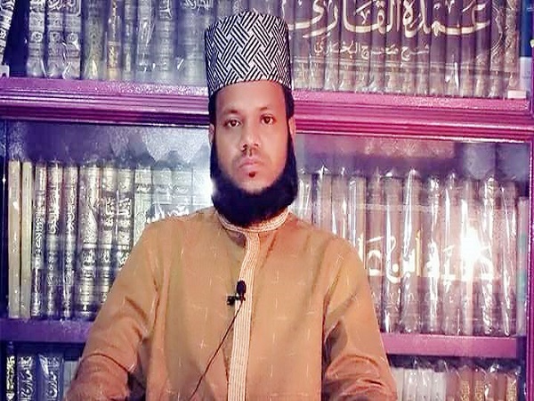 প্রশ্ন: ইকামতের সময় মুসল্লিগণ কখন দাঁড়াবেন?