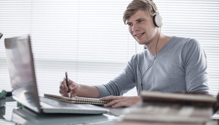 করোনা আতঙ্কে মন শান্ত রাখতে যা করবেন