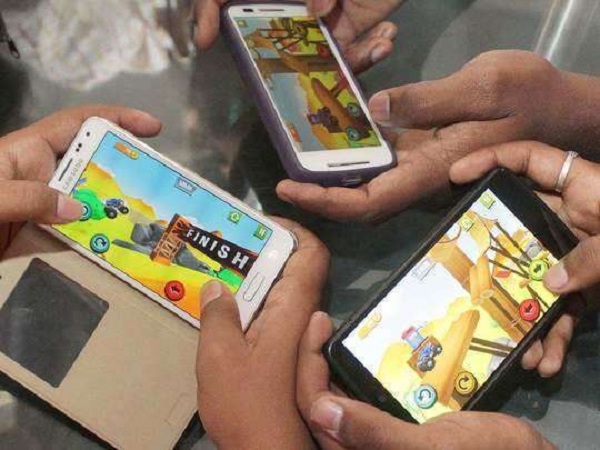 হরেক রকমের গেমে আসক্ত কিশোররা