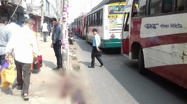 Poking head out of bus gets SSC examinee killed