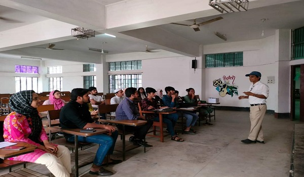 ক্যাম্পাস ভয়েজ’ এর উদ্যোগে গণতান্ত্রিক মূল্যবোধ নিয়ে আলোচনা সভা