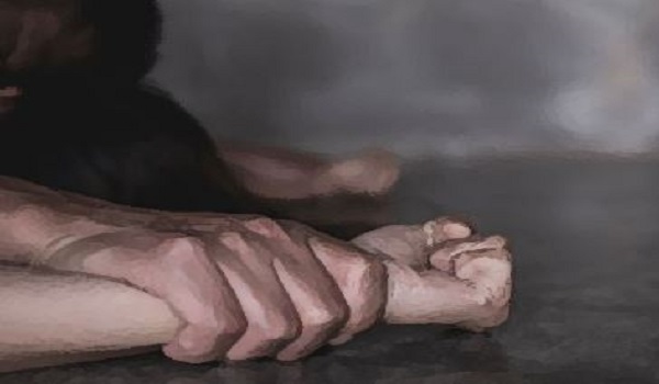 ফল খাওয়ানোর প্রলোভন দেখিয়ে শিশুকে ধর্ষণ 