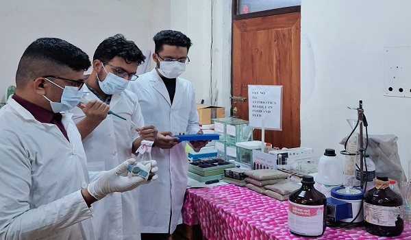 স্বাস্থ্যকর ব্রয়লার উৎপাদনে আশার আলো (বাকৃবি)এর