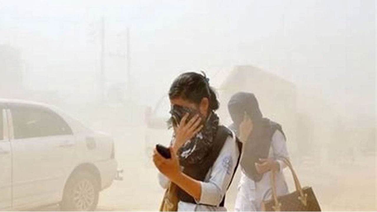 বিশ্বে বায়ুদূষণে আবারো শীর্ষে উঠে এলো ঢাকা