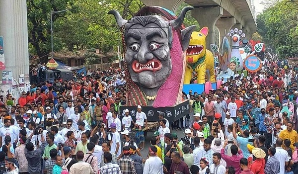 বর্ষবরণের শোভাযাত্রায় হাজারো মানুষের ঢল