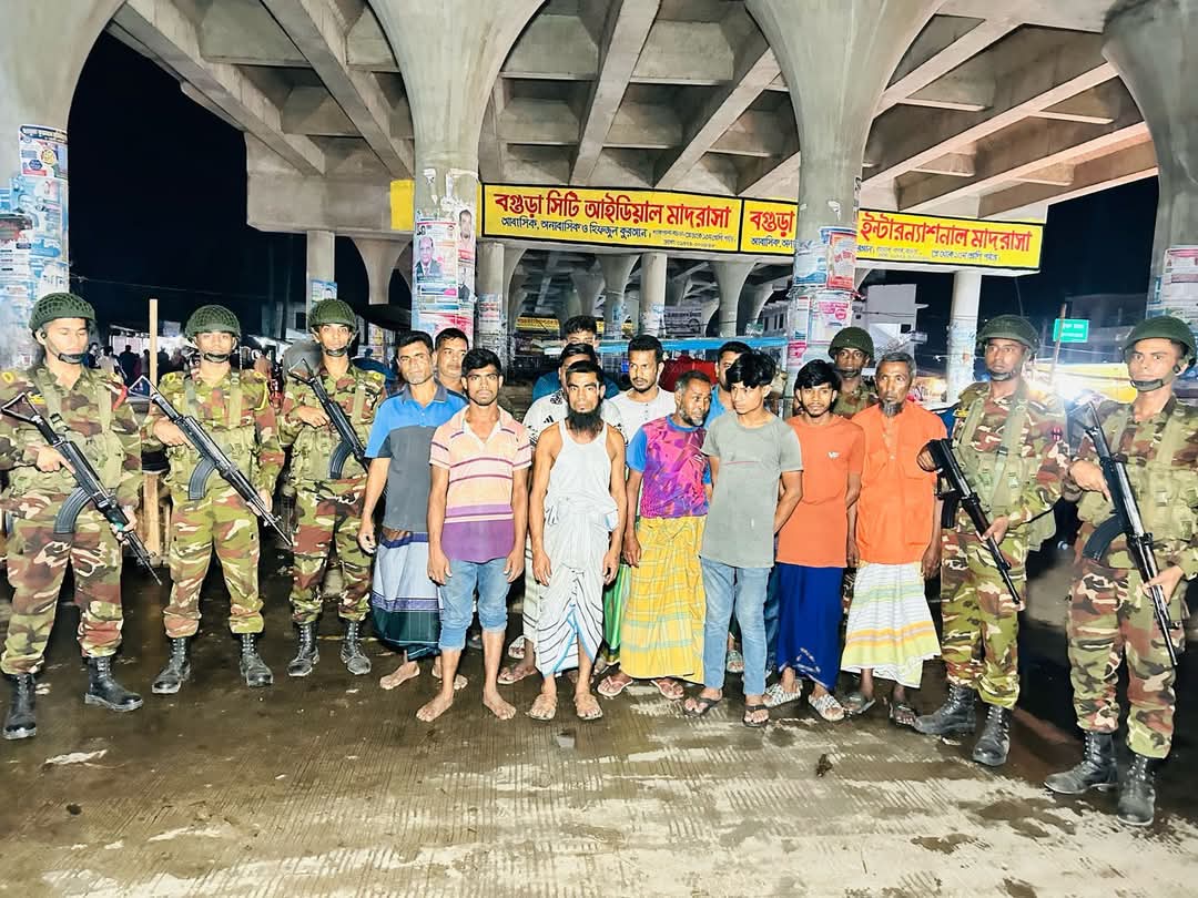 বগুড়া মহাস্থান বন্দরে অবৈধ দখলদারদের বিরুদ্ধে মহাস্থানে সেনাবাহিনীর কঠোর অভিযান 