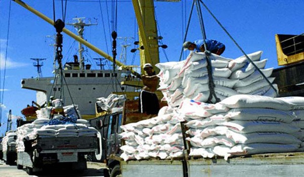 ভিয়েতনাম থেকে ২০ হাজার টন চাল নিয়ে জাহাজ চট্টগ্রাম বন্দরে