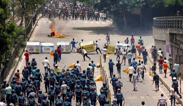 আন্দোলন দমনে বেপরোয়া ঢাকার ৫০ থানার ওসির বেশিরভাগই বহাল তবিয়তে