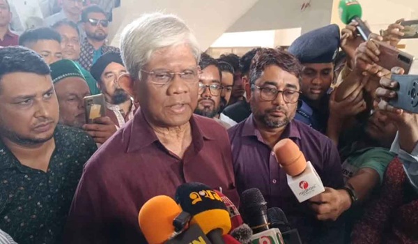 ব্যাংকে জমা রাখা টাকা ফেরত দিতে সরকার অঙ্গীকারবদ্ধ: অর্থ উপদেষ্টা