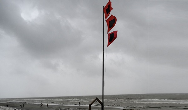 ৪ নদীবন্দরে সতর্কতা, দমকা হাওয়াসহ বৃষ্টির সম্ভাবনা 