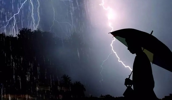 সন্ধ্যার মধ্যে ঢাকায় বজ্রসহ বৃষ্টির আভাস