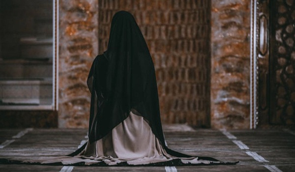 বিবাহিত নারী বাবার বাড়িতে মুসাফির না মুকিম?