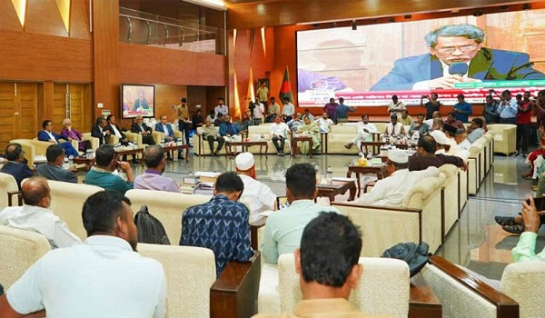 রাজনৈতিক দলগুলোর সঙ্গে বৈঠকে ঐকমত্য কমিশন