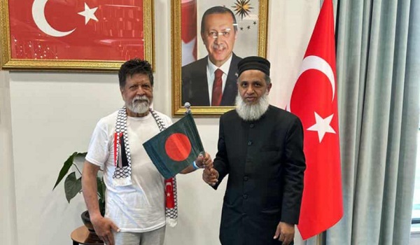 ইস্তাম্বুলে শহীদুল আলমকে বরণ করলেন কনসাল জেনারেল