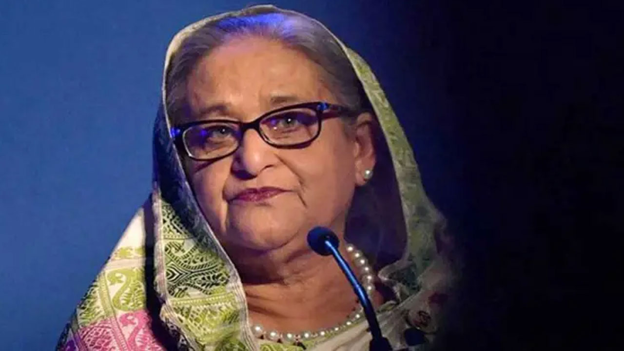 গণমাধ্যমের সাথে হাসিনার কথা বলা বন্ধের আহ্বান