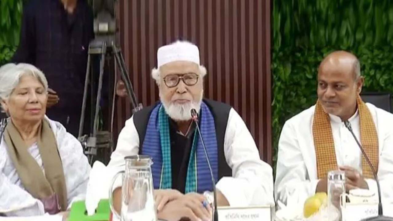 আল্লাহর গজবের কারণেই শেখ হাসিনা ক্ষমতা হারিয়েছেন : কাদের সিদ্দিকী