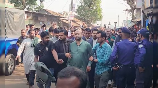 নিজ এলাকায় তোপের মুখে ব্যারিস্টার ফুয়াদ, ভুয়া ভুয়া স্লোগান