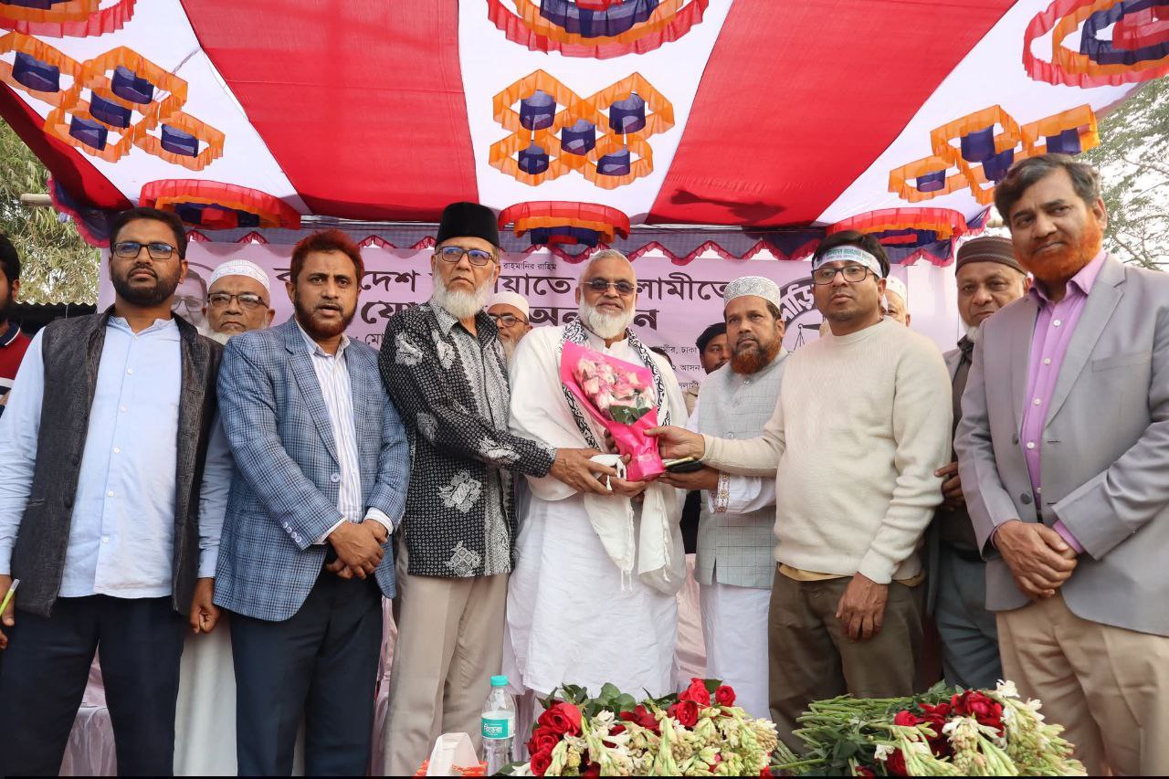 কেরাণীগঞ্জে সাবেক কেন্দ্রীয় ছাত্রদল নেতার ৩ শতাধিক কর্মী নিয়ে জামায়াতে যোগদান