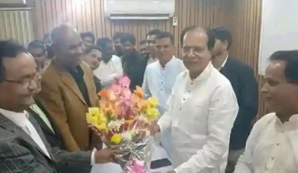 ত্রান মন্ত্রীকে রাতের আধাঁরে ২ আ.লীগ নেতার শুভেচ্ছা