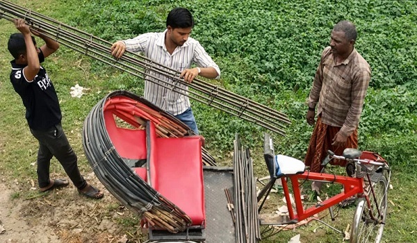 চাঁদা না পেয়ে ভবনের নির্মাণসামগ্রী লুট