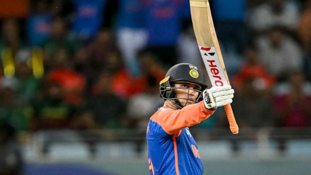 রেকর্ড গড়েই ফিরলেন অভিষেক