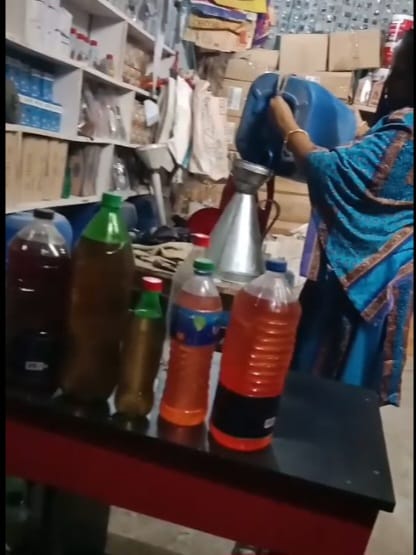 রূপসা ব্রিজ এলাকায় অতিরিক্ত দামে অকটেন বিক্রির দায়ে জরিমানা