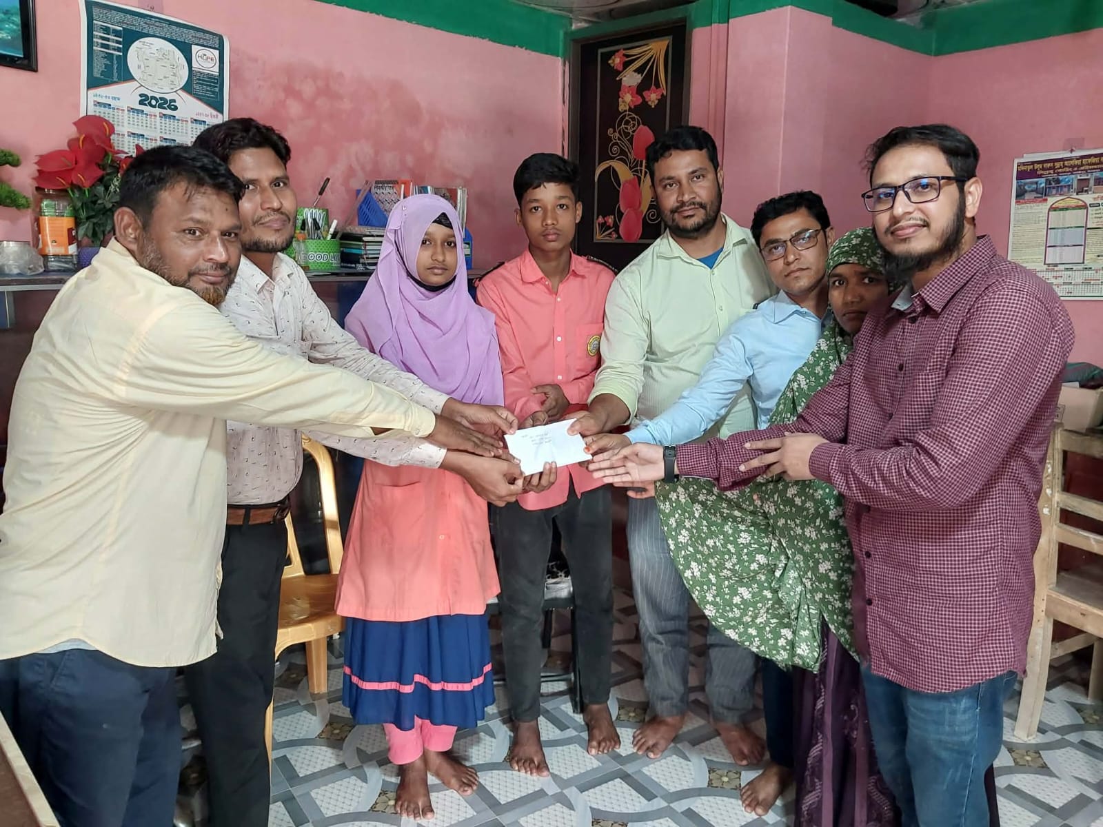 ‘এসো গড়ি’র মানবিক উদ্যোগ: মেধাবীদের সংবর্ধনা ও আর্থিক সহায়তা প্রদান