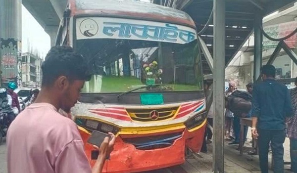 রাজধানীতে বাসের ধাক্কায় সিএনজি চালক নিহত