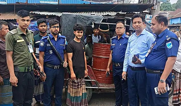 ফরিদপুরে ৬ হাজার ৮০০ লিটার তেল জব্দ