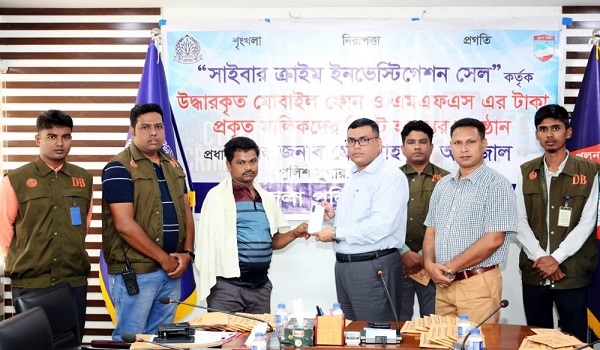 ঝিনাইদহে ৫৭টি মোবাইলসহ ৬৩ হাজার টাকা পুলিশের উদ্ধার