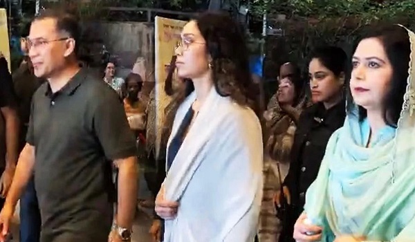 ’কবি চিতাবাঘ’ নাটক দেখতে বেইলি রোডে প্রধানমন্ত্রী