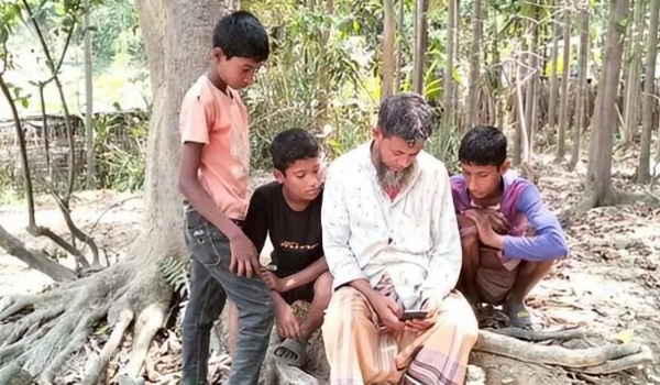 অবৈধভাবে মালয়েশিয়া যাওয়ার পথে ট্রলার ডুবি, নিখোঁজ ২৬৪