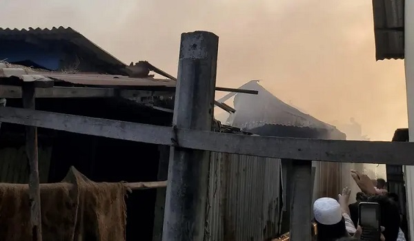 কালিয়াকৈরে আগুনে পুড়লো ২০টি ঘর
