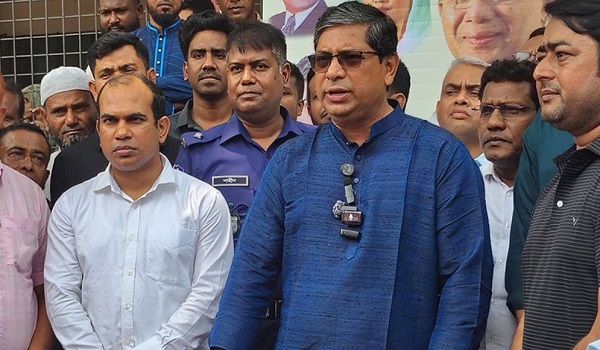 দেশে জ্বালানি তেলের মজুত ও সরবরাহ স্বাভাবিক দাবি প্রতিমন্ত্রির