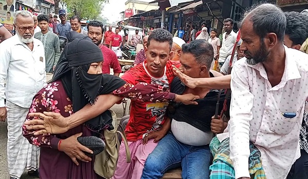 স্ত্রীর ভয়ে পালিয়ে থাকা অসুস্থ স্বামীকে অপহরণ ও গণপিটুনি