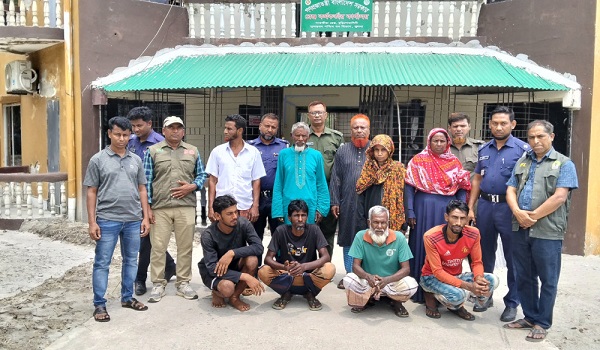 ঝড়ে দিক হারিয়ে ভারতে ঢোকা ৪ মৌয়াল উদ্ধার, নিখোঁজ ১