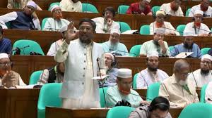 রাত ২টা পর্যন্ত দাঁড়িয়ে থেকেও তেল পাইনি, তেল শুধু সংসদে : এমপি কামাল