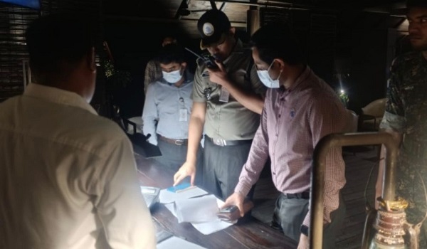 ভাওয়ালে দেশি-বিদেশি অবৈধ মদসহ ৬ আটক