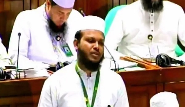 বিদ্যুৎ না থাকায় এসএসসি পরীক্ষার্থীরা হায় হায় করছে