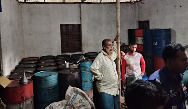 সাড়ে পাঁচ হাজার লিটার ডিজেল জব্দ, আটক