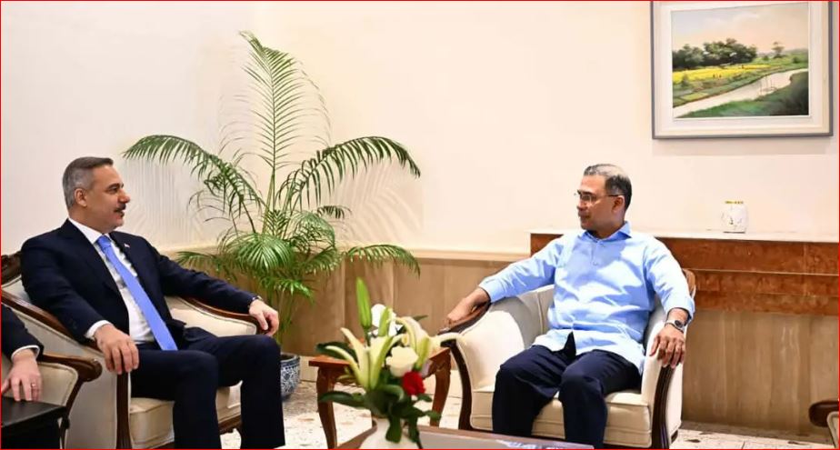 প্রধানমন্ত্রীর সঙ্গে তুরস্কের পররাষ্ট্রমন্ত্রী হাকান ফিদানের সাক্ষাৎ