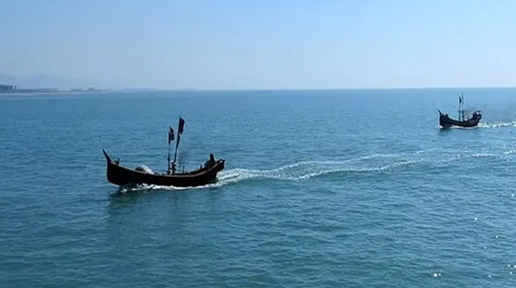বঙ্গোপসাগরের মিয়ানমার উপকূলে ২ নৌকাডুবি : ৫৩০ রোহিঙ্গা নিহত