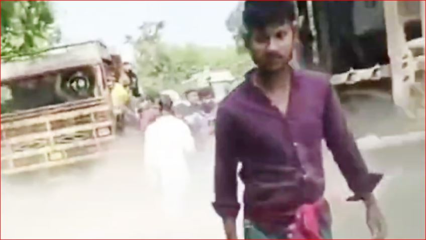 নাটোরে নাইট্রোজেনবাহী ট্রাক উল্টে যাওয়ায় ৪০০ মিটার এলাকা ধোঁয়াসচ্ছন্ন