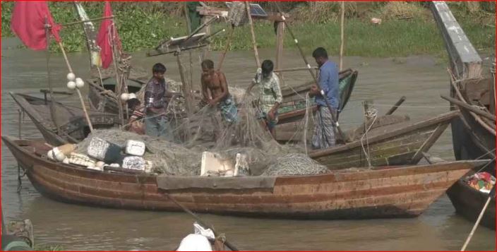 মেঘনায় মিলছে না কাঙ্ক্ষিত ইলিশ, হতাশা নিয়ে ফিরছেন জেলেরা