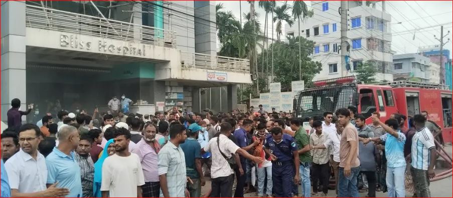 সাতক্ষীরায় হাসপাতালে আগুন, উদ্ধারকাজে ফায়ার সার্ভিস
